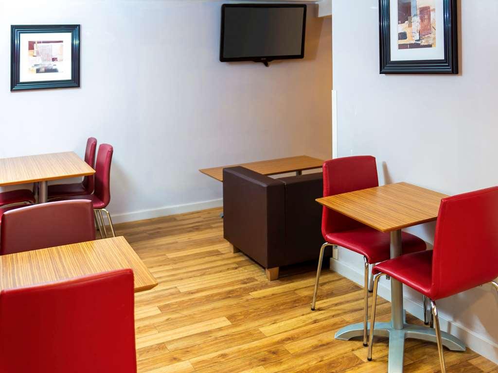 Ibis Budget Burton Upon Trent Centre Hotel Restaurant photo